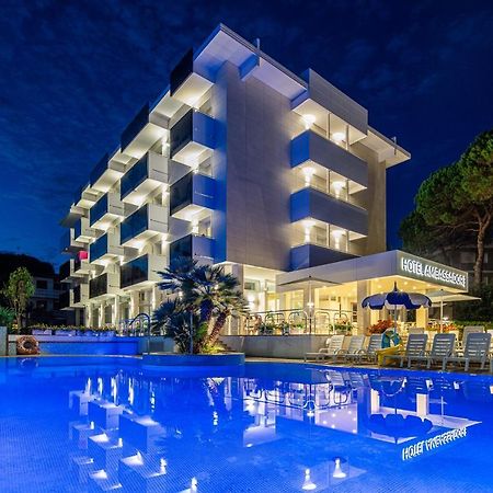 Hotel Ambassador Meuble Lignano Sabbiadoro Buitenkant foto