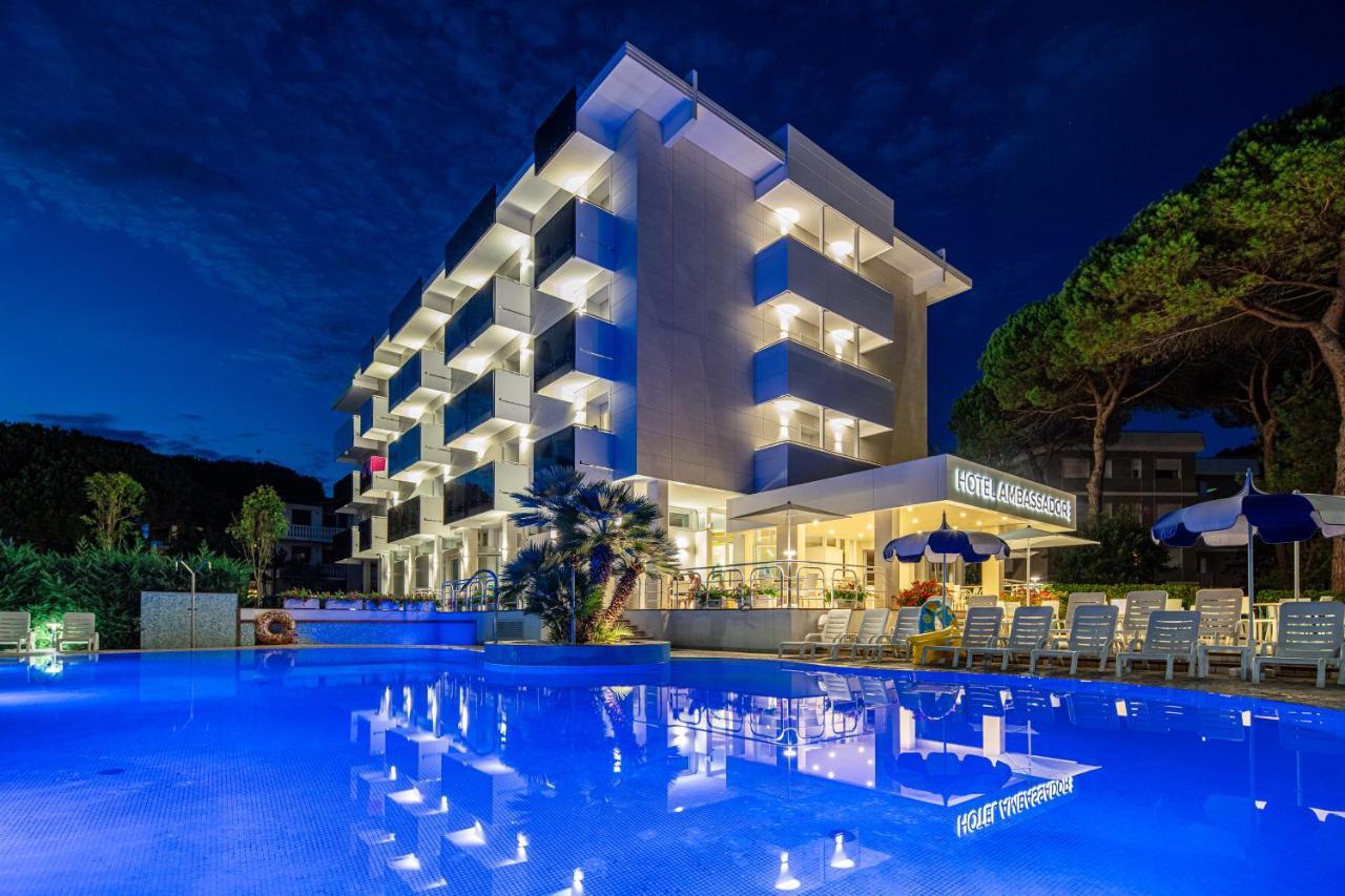 Hotel Ambassador Meuble Lignano Sabbiadoro Buitenkant foto